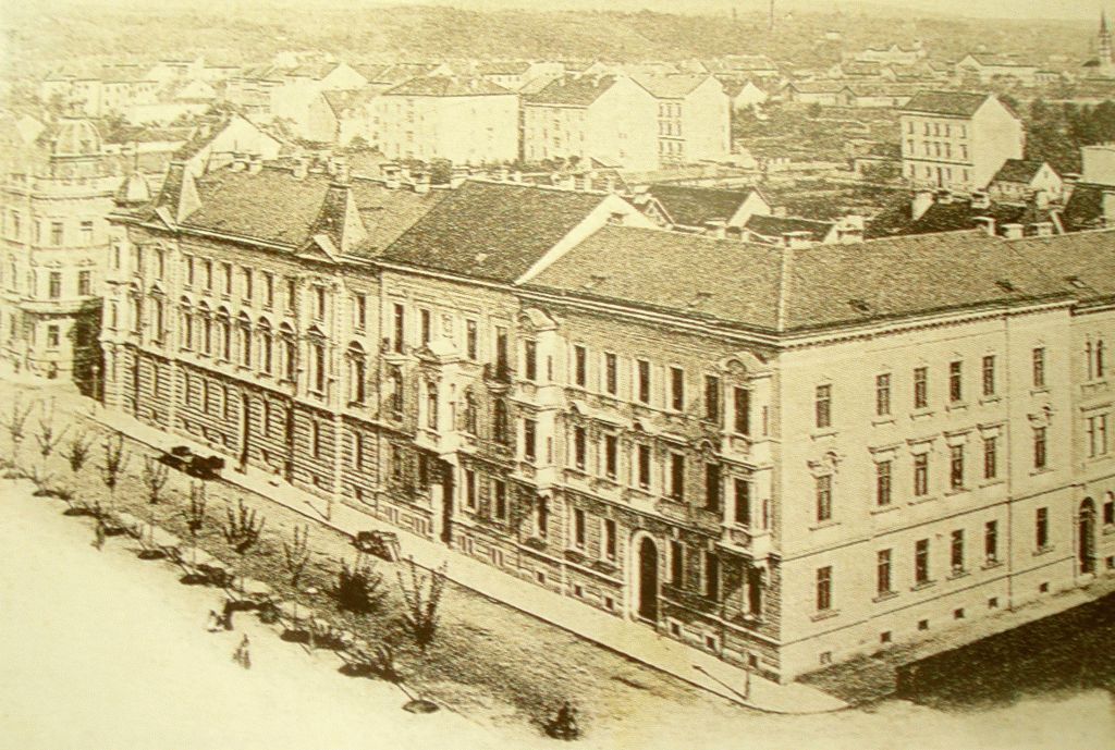 Palača Matice Hrvatske, Akademički trg (danas Trg J. J. Strossmayera)